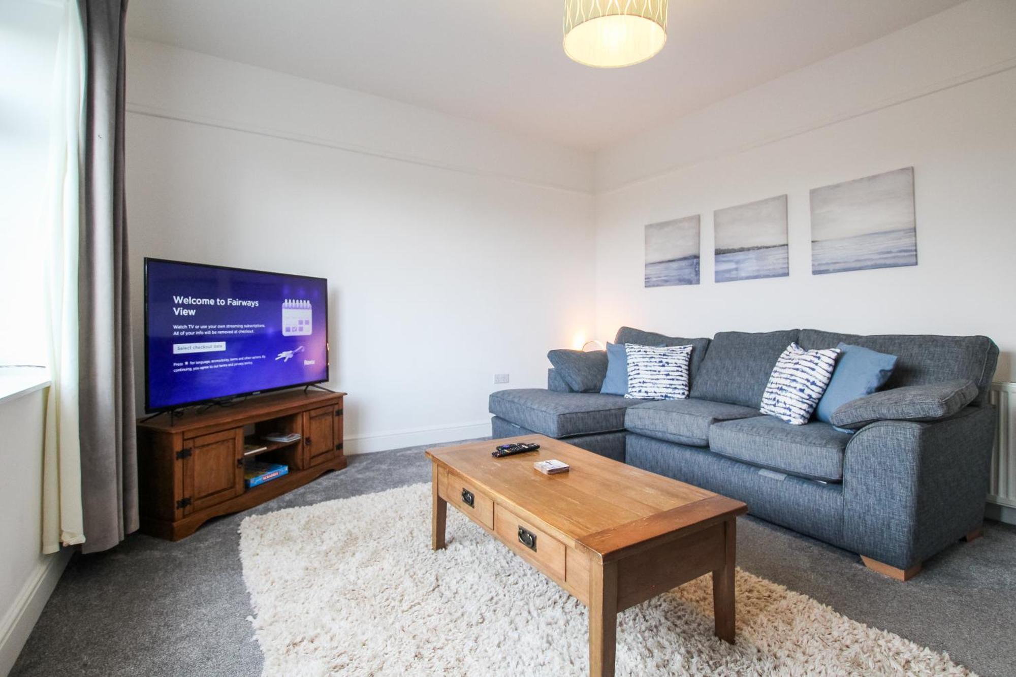 Fairways View - Spacious Apartment - Sleeps 6 - Lovely Views - By Rework Accommodation ホイレイク エクステリア 写真