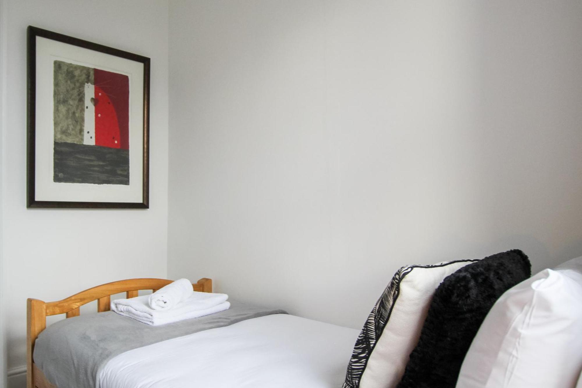 Fairways View - Spacious Apartment - Sleeps 6 - Lovely Views - By Rework Accommodation ホイレイク エクステリア 写真