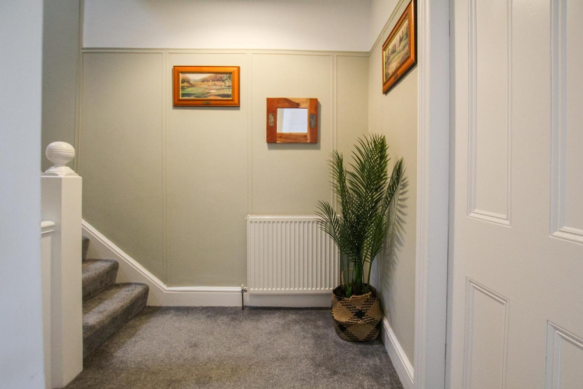 Fairways View - Spacious Apartment - Sleeps 6 - Lovely Views - By Rework Accommodation ホイレイク エクステリア 写真