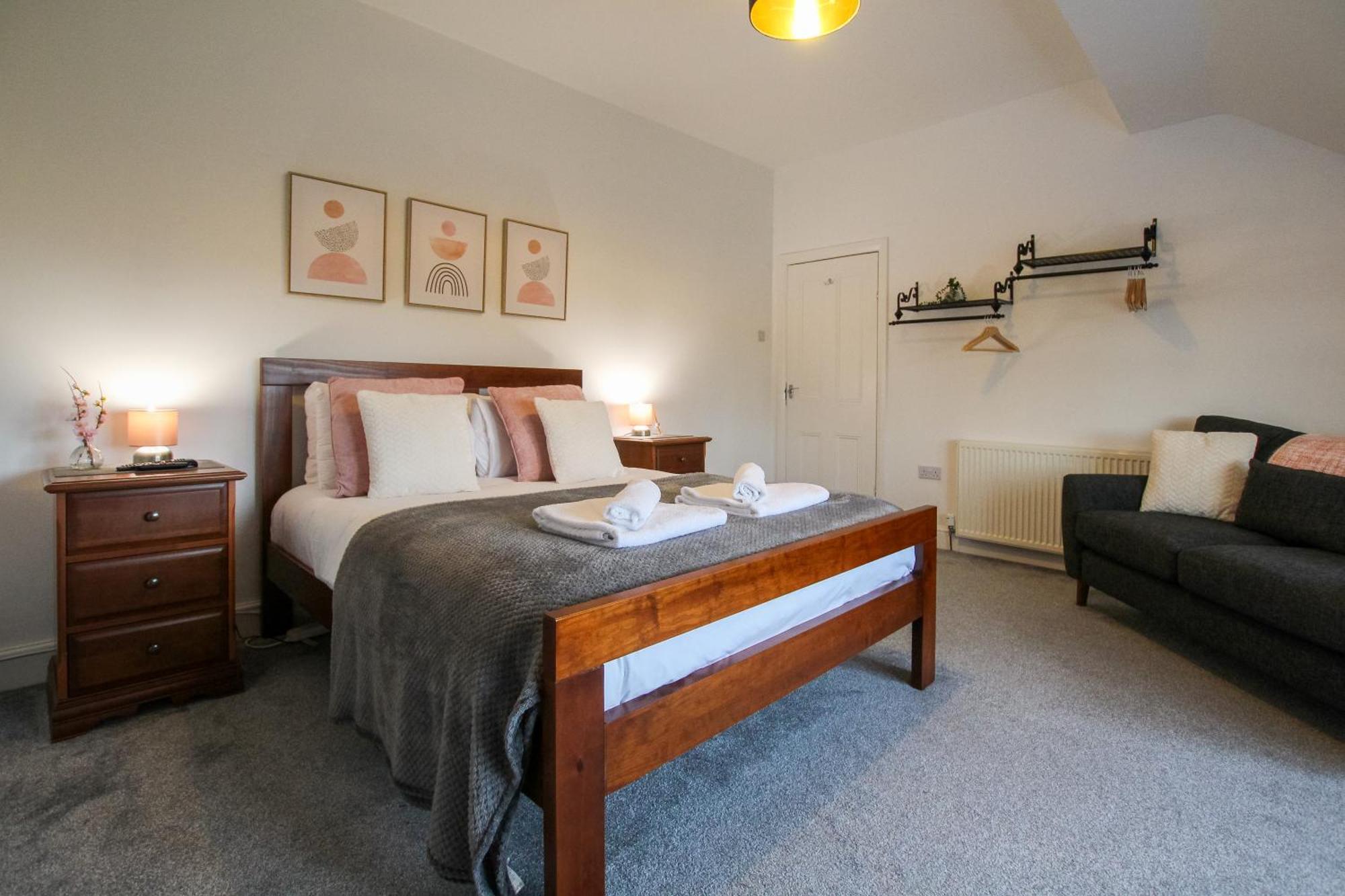 Fairways View - Spacious Apartment - Sleeps 6 - Lovely Views - By Rework Accommodation ホイレイク エクステリア 写真