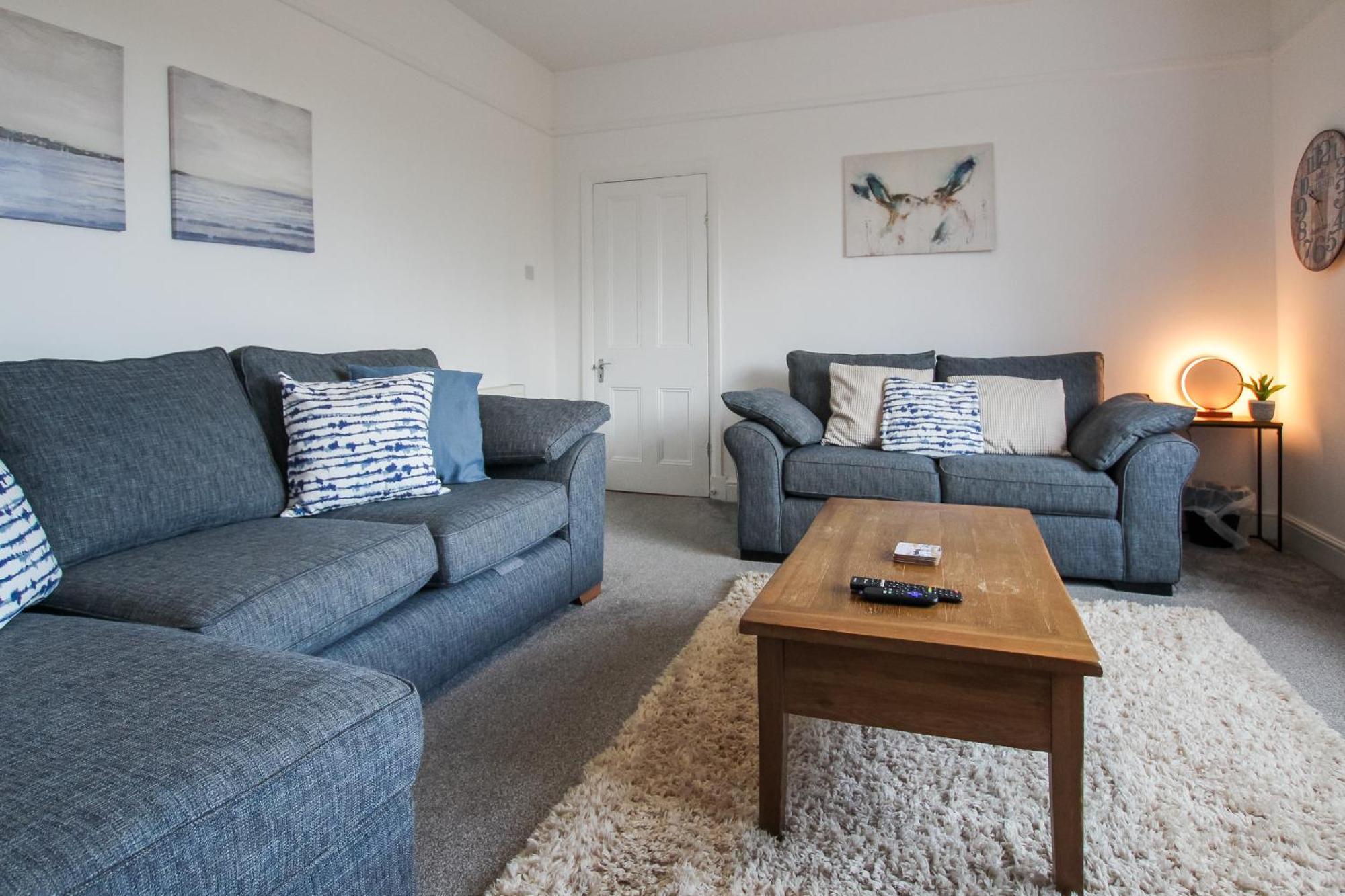 Fairways View - Spacious Apartment - Sleeps 6 - Lovely Views - By Rework Accommodation ホイレイク エクステリア 写真