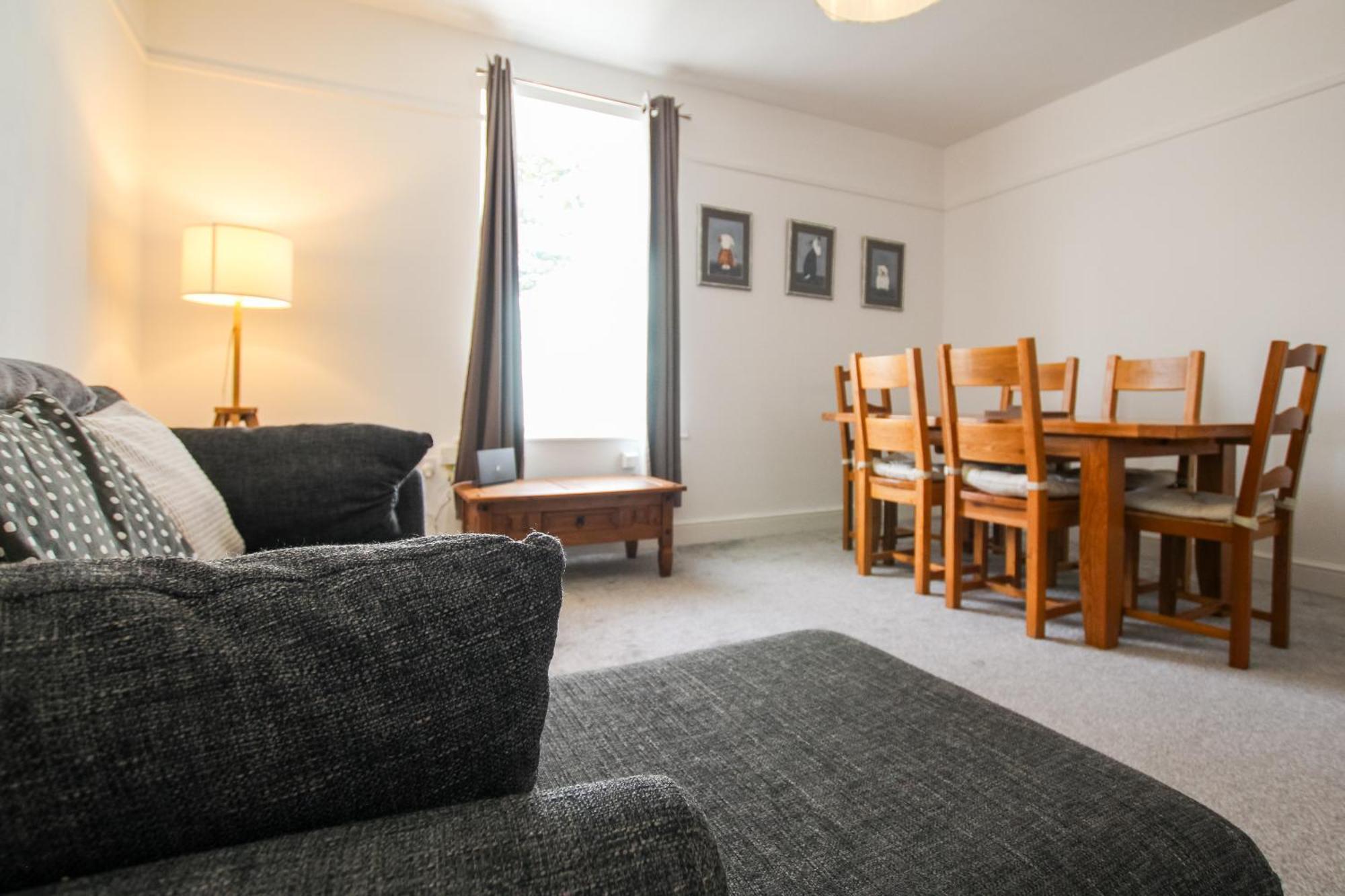 Fairways View - Spacious Apartment - Sleeps 6 - Lovely Views - By Rework Accommodation ホイレイク エクステリア 写真